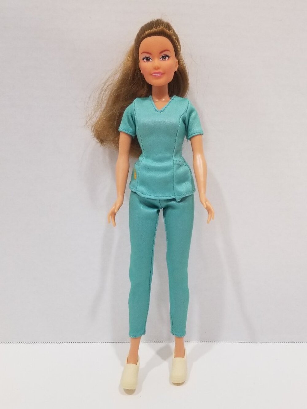 MGA's Dream Ella I Am Pet Vet Fashion Doll, EUC